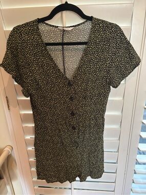 BB Dakota by Steve Madden Black Mini Romper with Floral Print